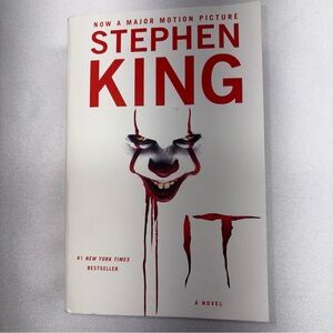 IT Stephen King FIRST EDITION 1st Printing Paperback Horror Novel 2019